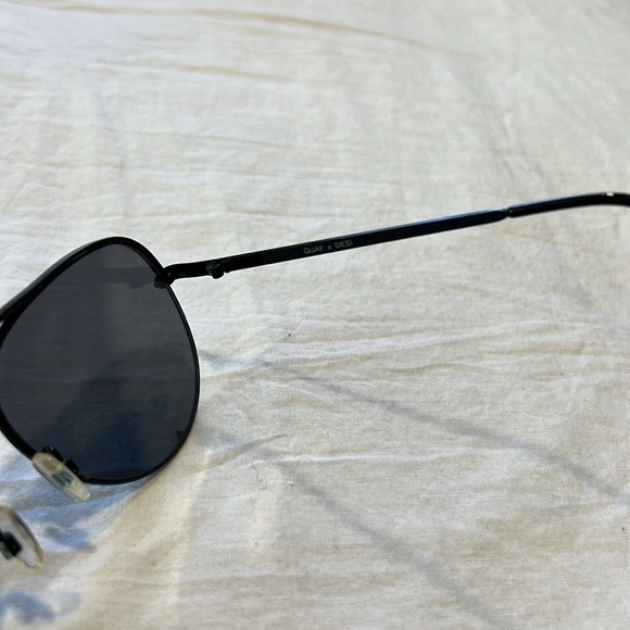 Quay x Desi High Key Aviator Sunglasses Black Metal Frame Mirror Smoke Lens - Picture 12 of 16
